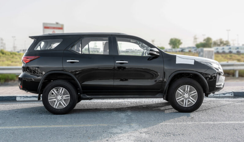 
								2026 Toyota Fortuner GX 2.7L AT Petrol (Black-Black) 4WD full									