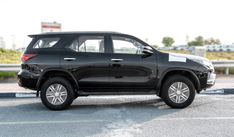
								2026 Toyota Fortuner GX 2.7L AT Petrol 4WD (Black-Tan) full									