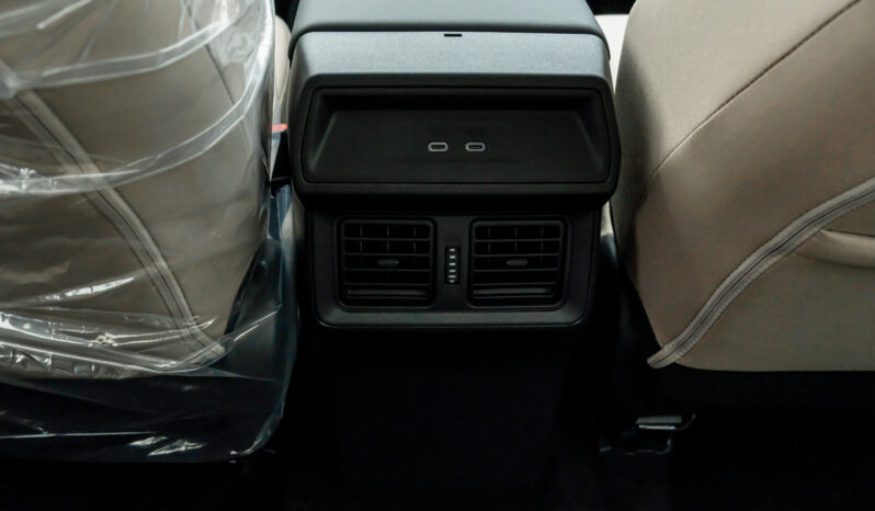 
								2026 Toyota Rav4 XLE 4×4 2.0L AT Petrol AWD (White-Beige) full									