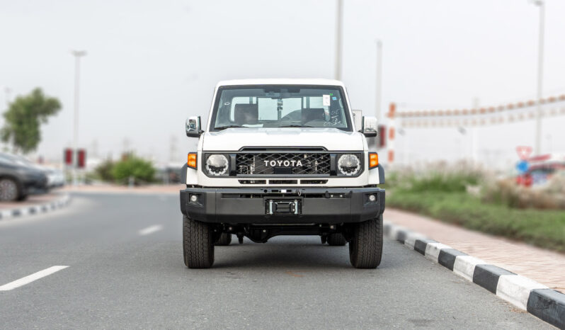 
								2026 Toyota Land Cruiser LC79 4.0L AT Petrol Full Option (White) full									