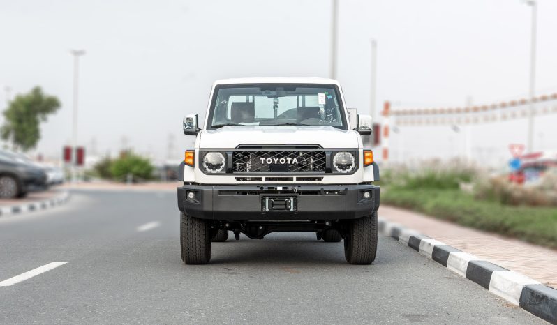 
2026 Toyota LC79 2.8L AT Diesel Full Option (White-Brown) full									