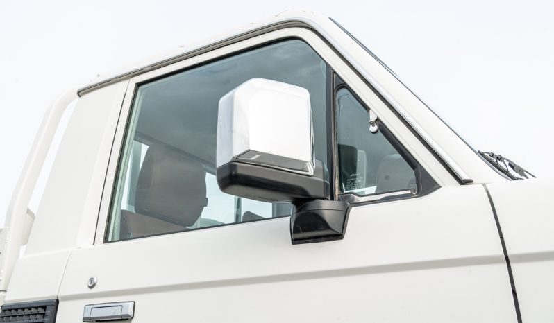 
2026 Toyota LC79 2.8L AT Diesel Full Option (White-Brown) full									