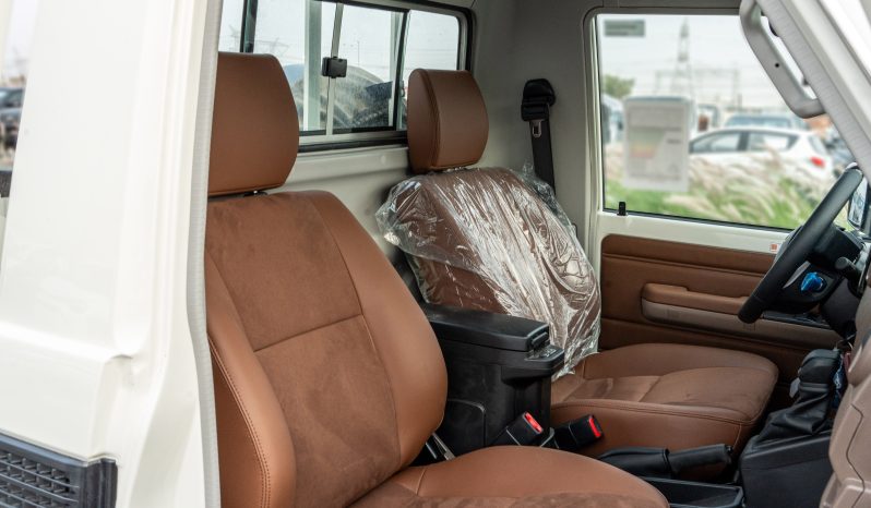 
2026 Toyota LC79 2.8L AT Diesel Full Option (White-Brown) full									