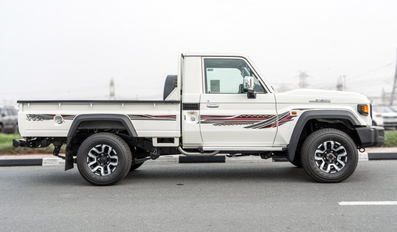 
2026 Toyota LC79 2.8L AT Diesel Full Option (White-Brown) full									