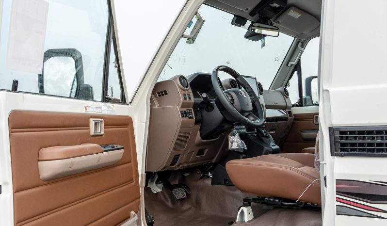 
2026 Toyota LC79 2.8L AT Diesel Full Option (White-Brown) full									