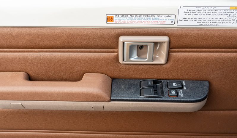 
2026 Toyota LC79 2.8L AT Diesel Full Option (White-Brown) full									