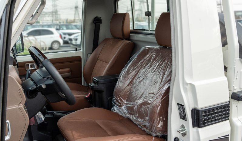 
2026 Toyota LC79 2.8L AT Diesel Full Option (White-Brown) full									