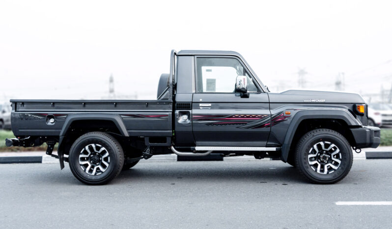 
								2026 Toyota Land Cruiser LC79 4.0L AT Petrol Full Option (Grey) full									