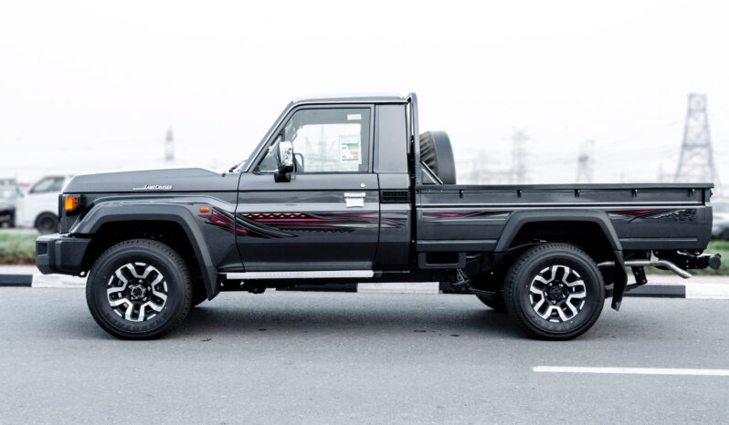 
								2026 Toyota Land Cruiser LC79 4.0L AT Petrol Full Option (Grey) full									