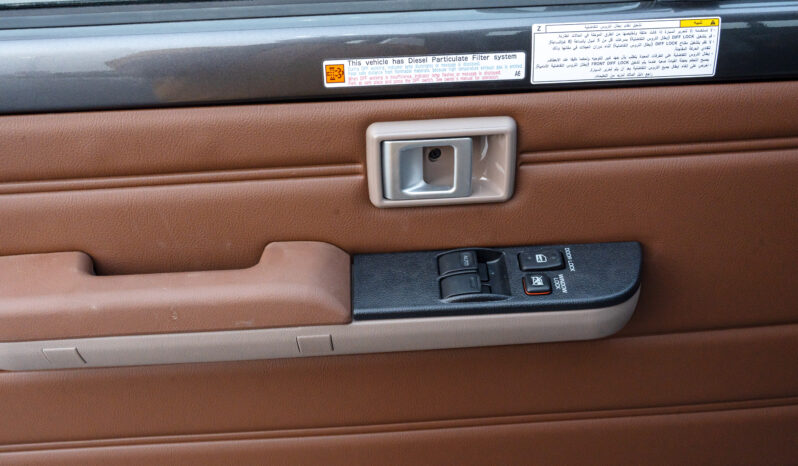 
								2026 Toyota Land Cruiser LC79 4.0L AT Petrol Full Option (Grey) full									