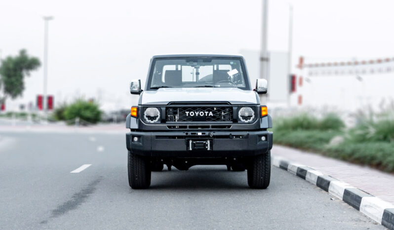 
								2026 Toyota Land Cruiser LC79 4.0L AT Petrol Full Option (Grey) full									