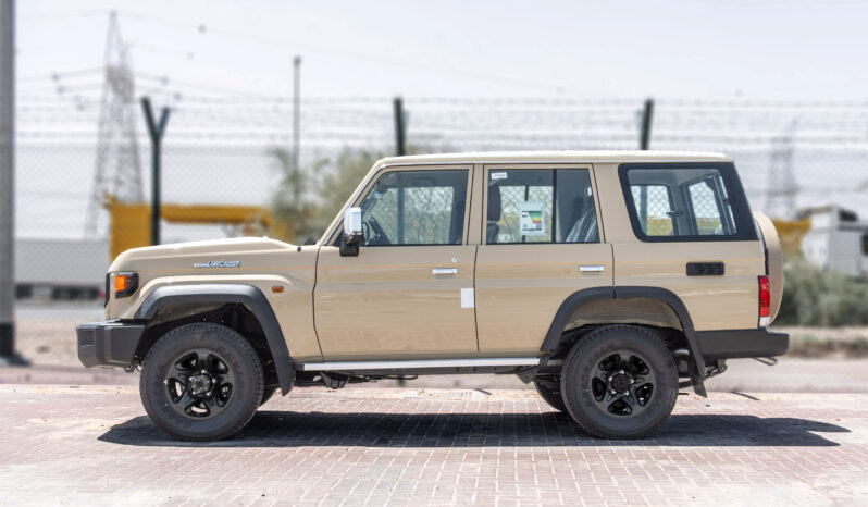 
								2026 Toyota Land Cruiser LC76 4.0L AT Petrol (Mid Option) Beige full									