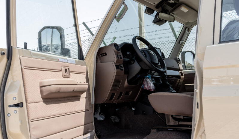 
								2026 Toyota Land Cruiser LC76 4.0L AT Petrol (Mid Option) Beige full									