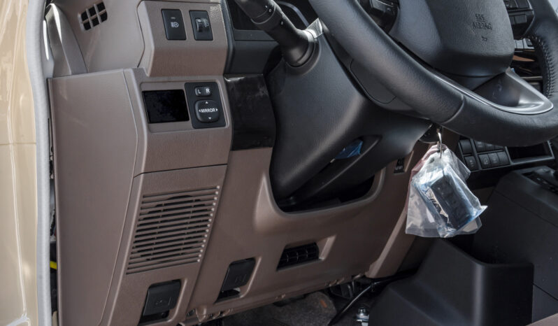 
								2026 Toyota Land Cruiser LC76 4.0L AT Petrol (Mid Option) Beige full									