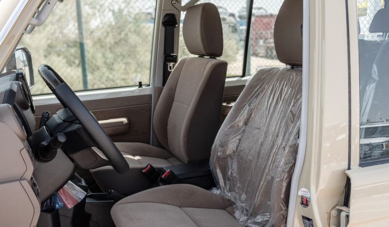 
								2026 Toyota Land Cruiser LC76 4.0L AT Petrol (Mid Option) Beige full									