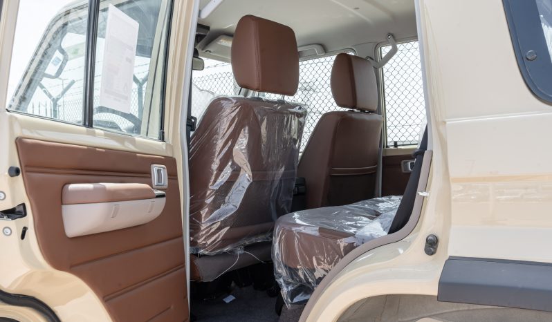 
2026 Toyota Land Cruiser LC76 2.8L AT Diesel Full Option (Beige) full									