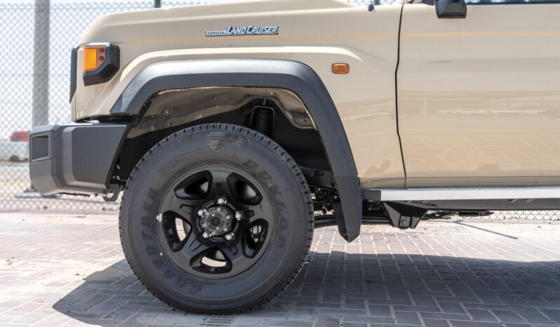 
								2026 Toyota Land Cruiser LC76 4.0L AT Petrol (Mid Option) Beige full									