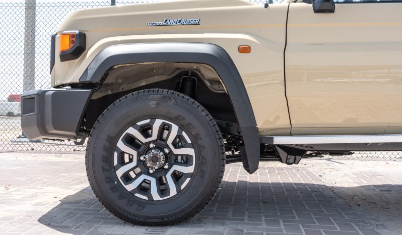 
2026 Toyota Land Cruiser LC76 2.8L AT Diesel Full Option (Beige) full									