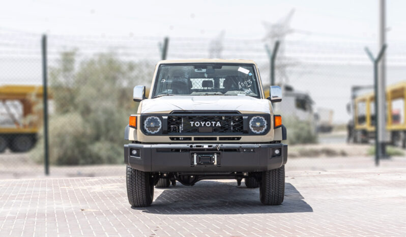 
								2026 Toyota Land Cruiser LC76 4.0L AT Petrol (Mid Option) Beige full									