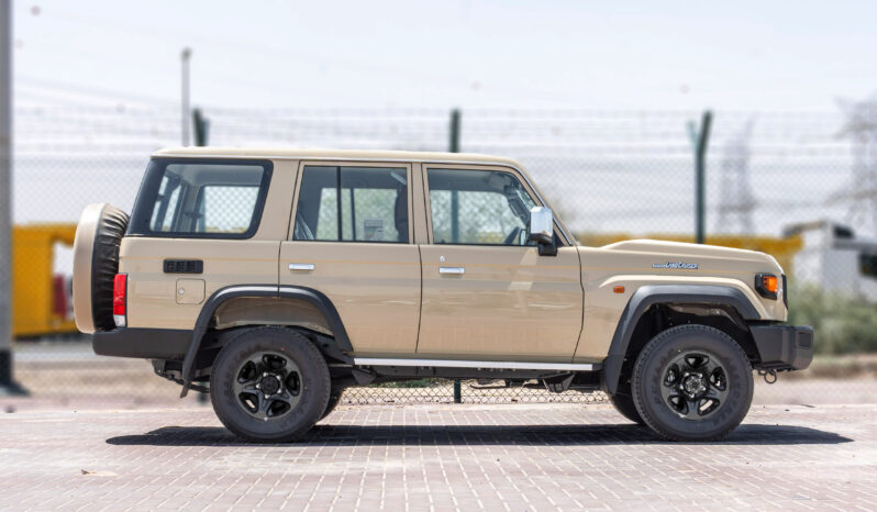 
								2026 Toyota Land Cruiser LC76 4.0L AT Petrol (Mid Option) Beige full									
