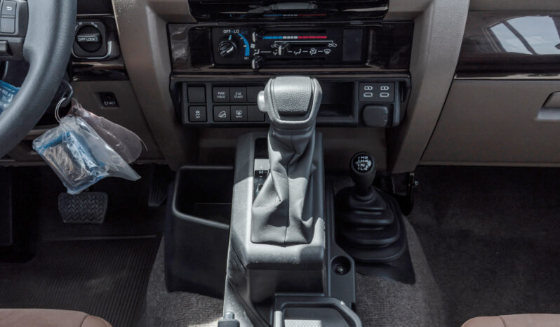 
								2026 Toyota Land Cruiser LC76 2.8L AT Diesel (White) Omani full									