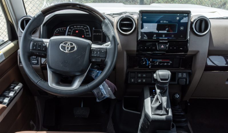 
2026 Toyota Land Cruiser LC76 2.8L AT Diesel Full Option (Beige) full									