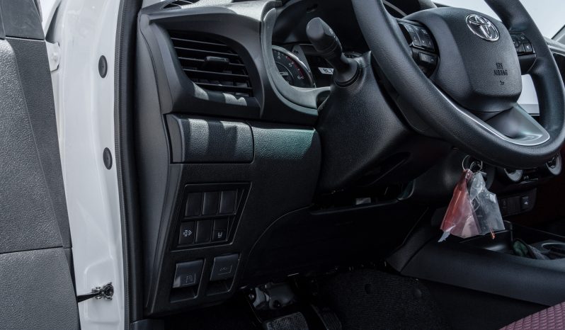 
2026 Toyota Hilux GL2 2.8L AT Diesel (White-Red) full									