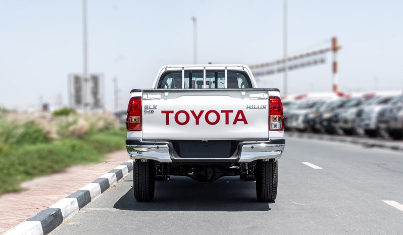 
2026 Toyota Hilux GL2 2.8L AT Diesel (White-Red) full									