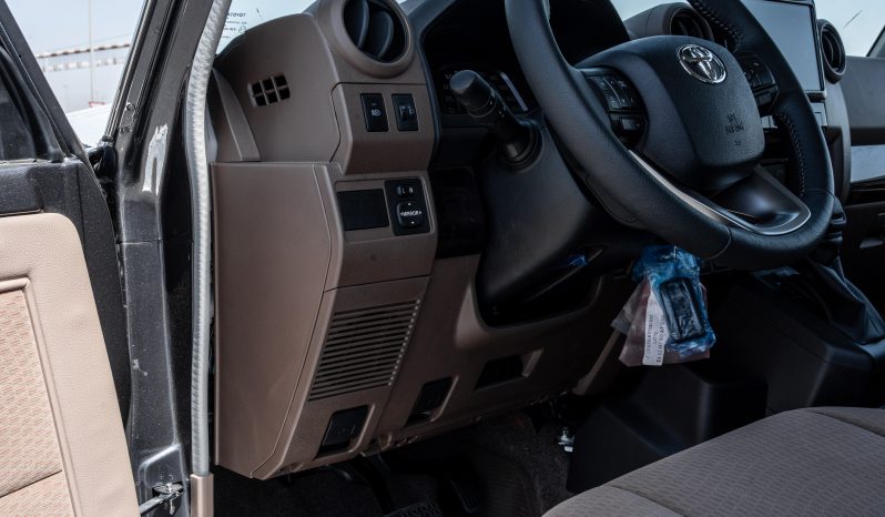 
2026 Toyota Land Cruiser LC76 4.0L AT Petrol (With Radar) Grey full									
