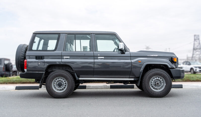 
								Toyota Land Cruiser LC76 4.0L MT Petrol (Grey-Brown) Basic full									