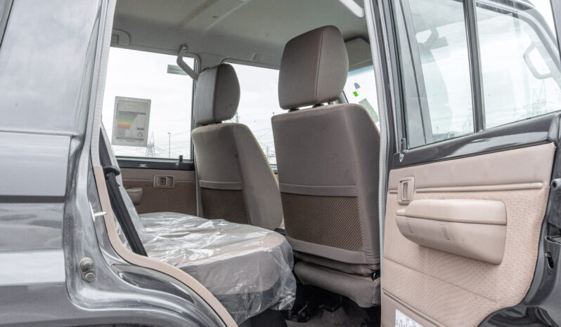 
								Toyota Land Cruiser LC76 4.0L MT Petrol (Grey-Brown) Basic full									