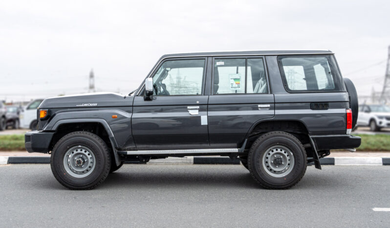 
								Toyota Land Cruiser LC76 4.0L MT Petrol (Grey-Brown) Basic full									