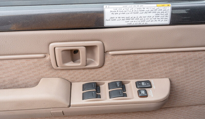 
								Toyota Land Cruiser LC76 4.0L MT Petrol (Grey-Brown) Basic full									