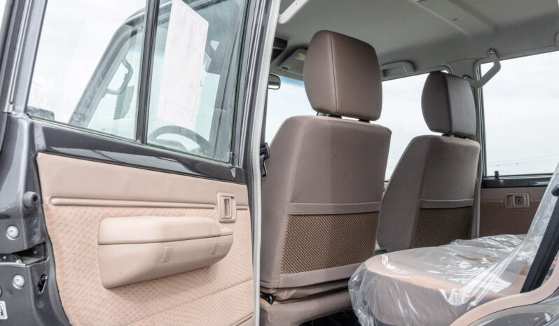 
								Toyota Land Cruiser LC76 4.0L MT Petrol (Grey-Brown) Basic full									