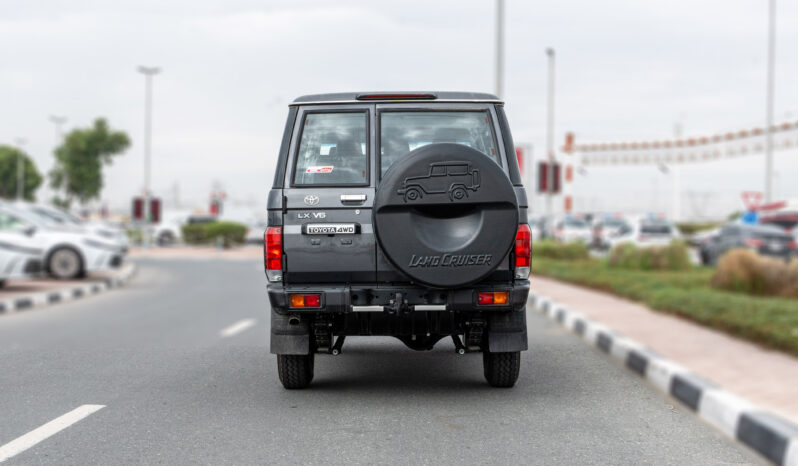 
								Toyota Land Cruiser LC76 4.0L MT Petrol (Grey-Brown) Basic full									