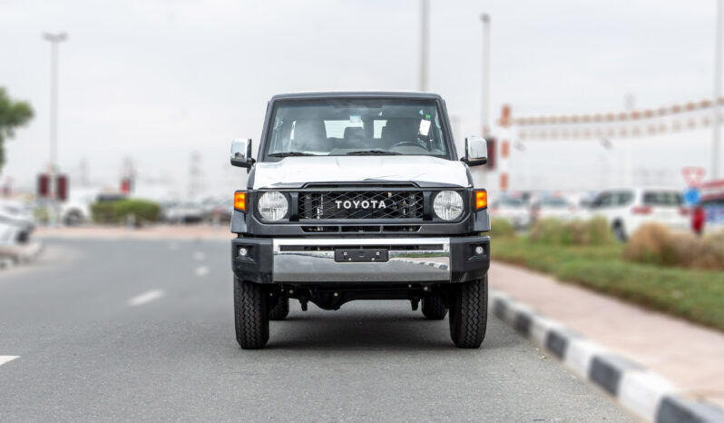 
								Toyota Land Cruiser LC76 4.0L MT Petrol (Grey-Brown) Basic full									