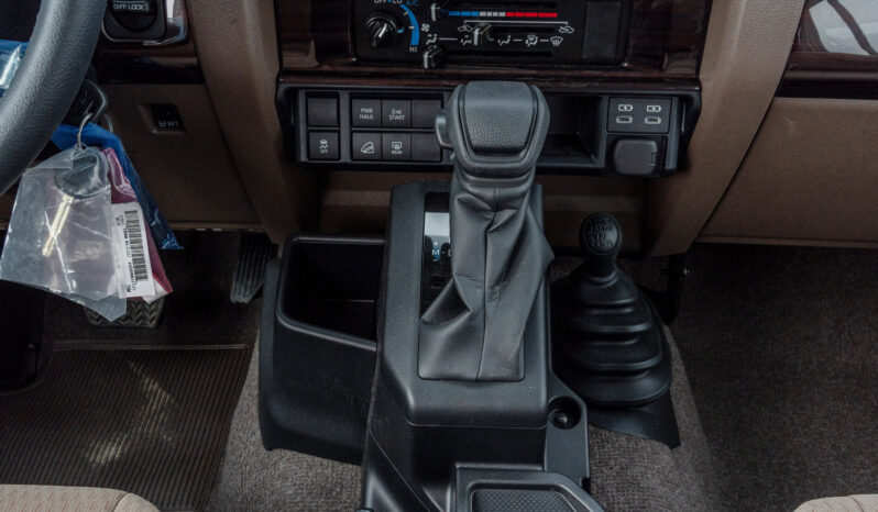 
								Toyota Land Cruiser LC76 4.0L AT Petrol (Beige-Brown) Basic full									