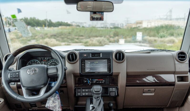 
								Toyota Land Cruiser LC76 4.0L AT Petrol (White-Brown) Basic full									