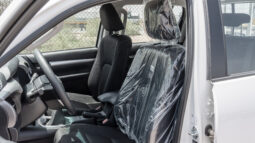 
										2026 Toyota Hilux 2.4L MT Diesel DC (White-Black) full									