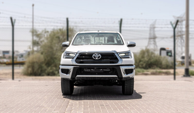 
								2026 Toyota Hilux 2.4L MT Diesel DC (White-Black) full									