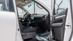 
										2026 Toyota Hilux 2.4L MT Diesel DC (White-Black) full									