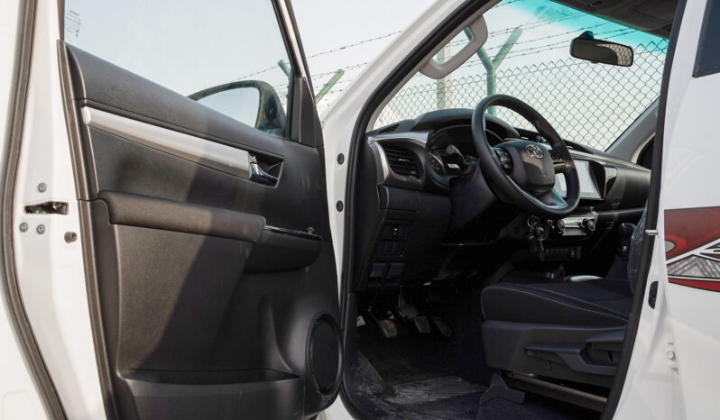 
2025 Toyota Hilux SGLX 2.4L MT Diesel (White-Black) full									