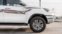 
2025 Toyota Hilux SGLX 2.4L MT Diesel (White-Black) full									