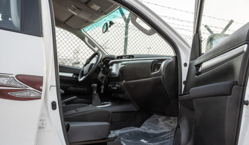 
2025 Toyota Hilux SGLX 2.4L MT Diesel (White-Black) full									