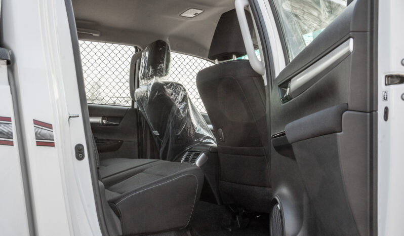 
2025 Toyota Hilux SGLX 2.4L MT Diesel (White-Black) full									