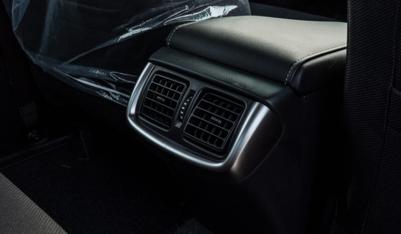 
2025 Toyota Hilux SGLX 2.4L MT Diesel (White-Black) full									