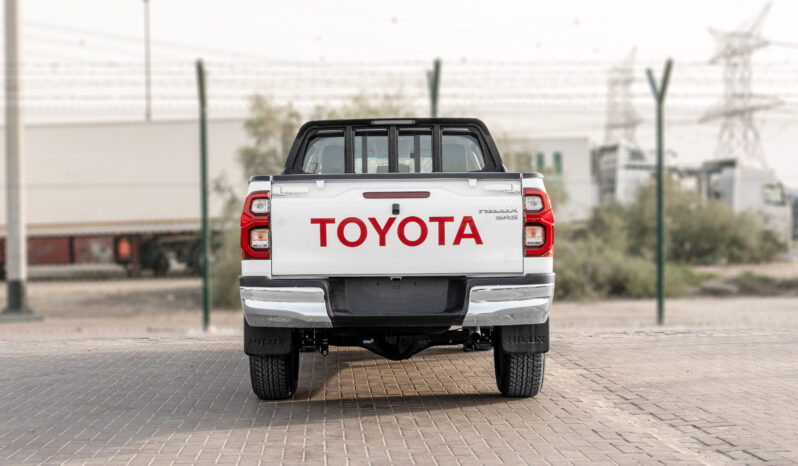 
2025 Toyota Hilux SGLX 2.4L MT Diesel (White-Black) full									