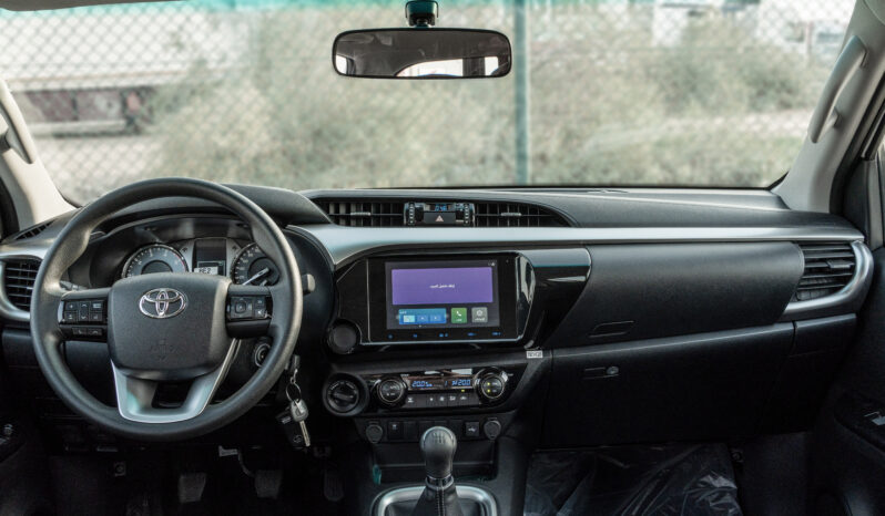 
2025 Toyota Hilux SGLX 2.4L MT Diesel (White-Black) full									