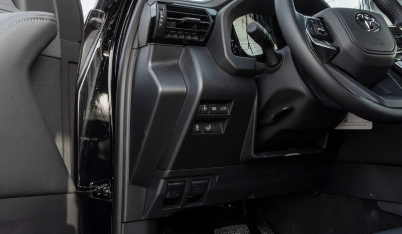 
								2026 Toyota Land Cruiser GXR 3.3L AT Diesel (Black-Black) full									