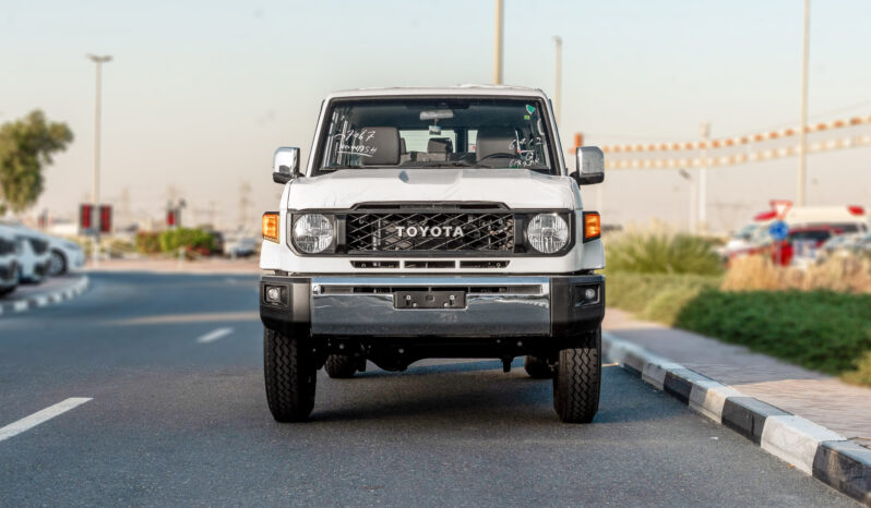 
								Toyota Land Cruiser LC76 4.0L AT Petrol (White-Brown) Basic full									